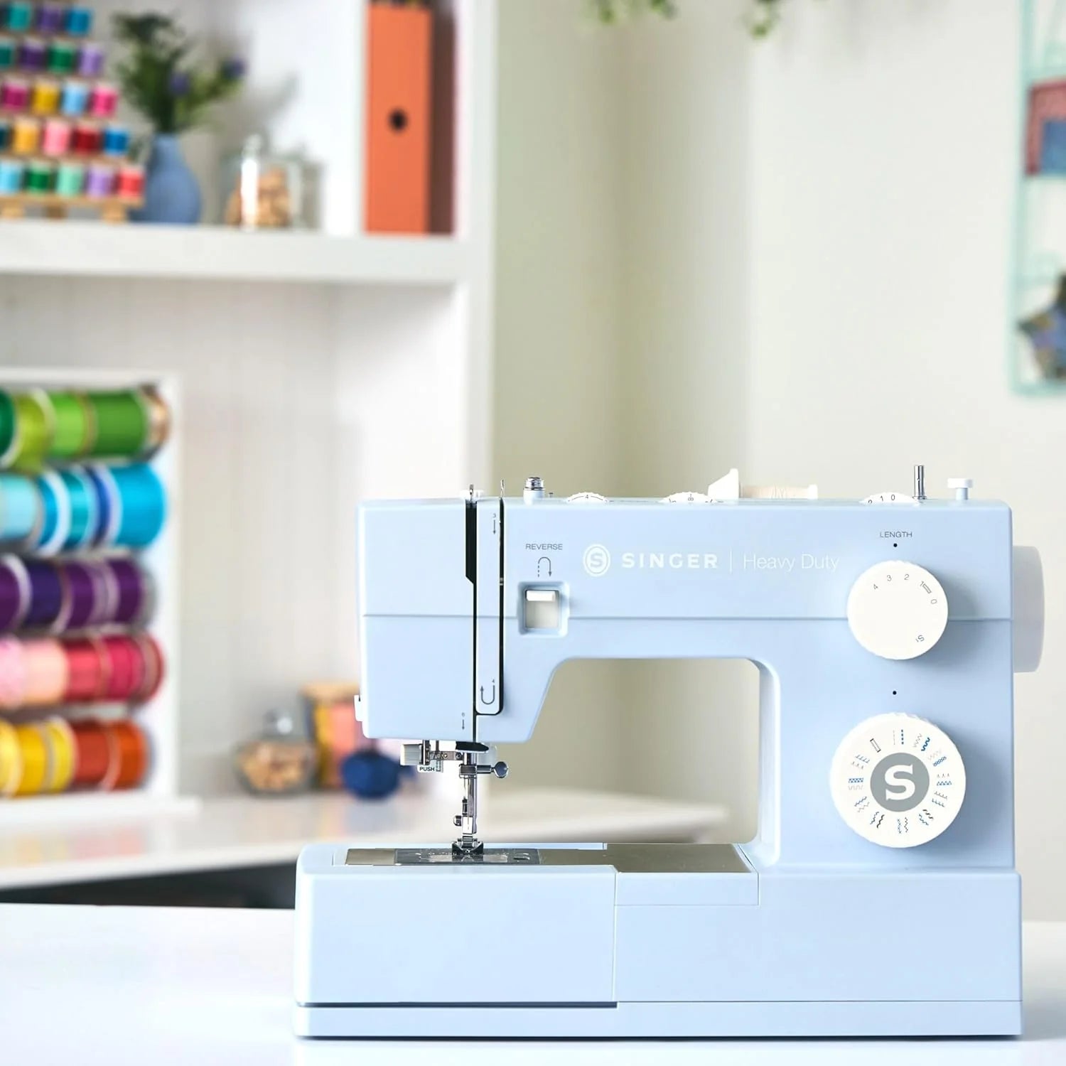 SINGER Heavy Duty 4423 High Speed Sewing Machine with Accessory Kit | Strong Motor With Enhanced Piercing Power, 97 Stitch Applications, Full Metal frame, 1-step Buttonhole & LED Light